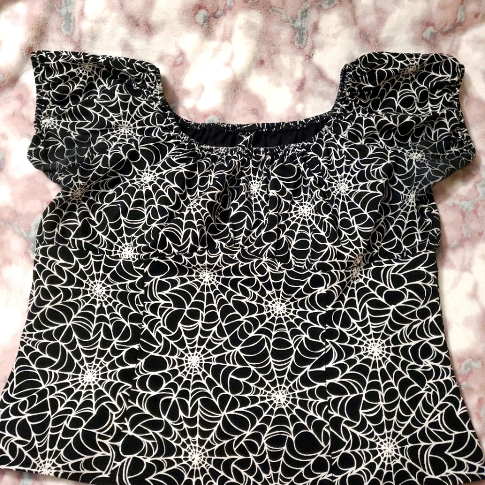 PUG Spiderweb Peasant Top